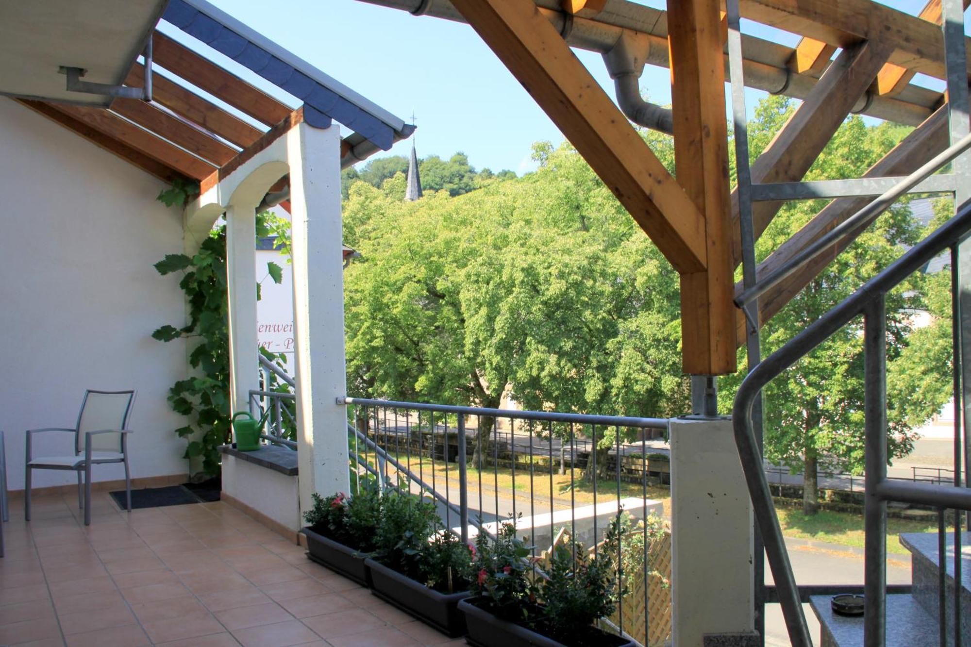 Ferienweingut & Gutsrestaurant Becker Apartment Burgen  ภายนอก รูปภาพ