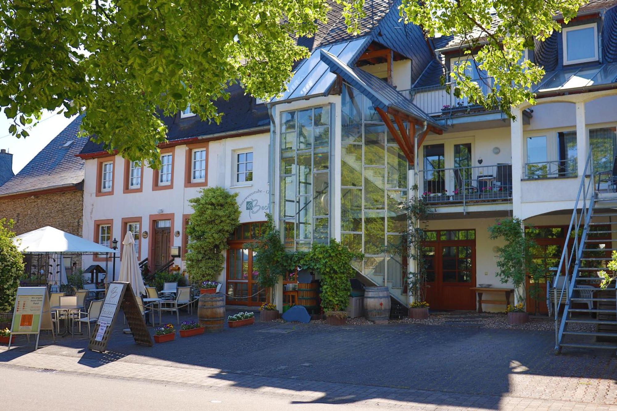 Ferienweingut & Gutsrestaurant Becker Apartment Burgen  ภายนอก รูปภาพ