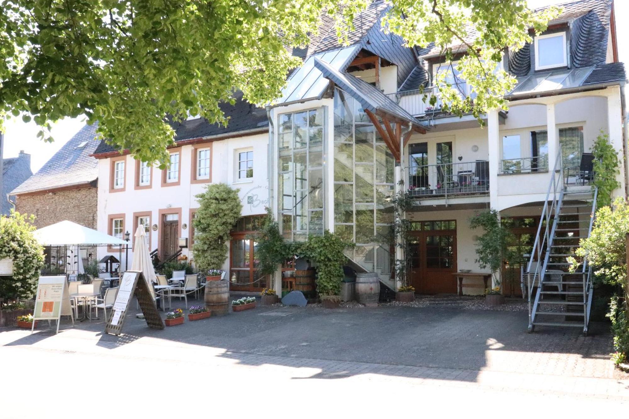 Ferienweingut & Gutsrestaurant Becker Apartment Burgen  ภายนอก รูปภาพ