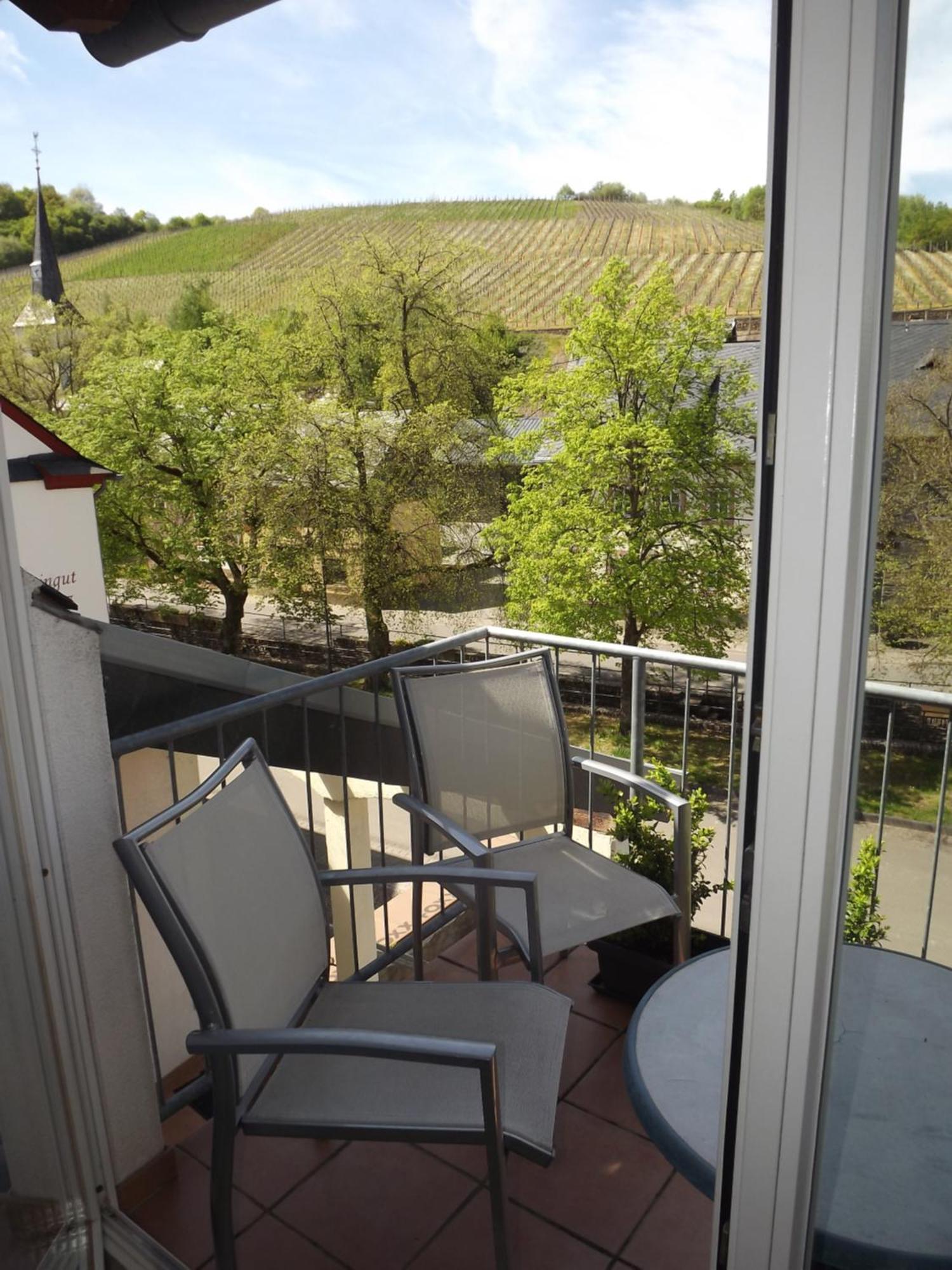Ferienweingut & Gutsrestaurant Becker Apartment Burgen  ภายนอก รูปภาพ