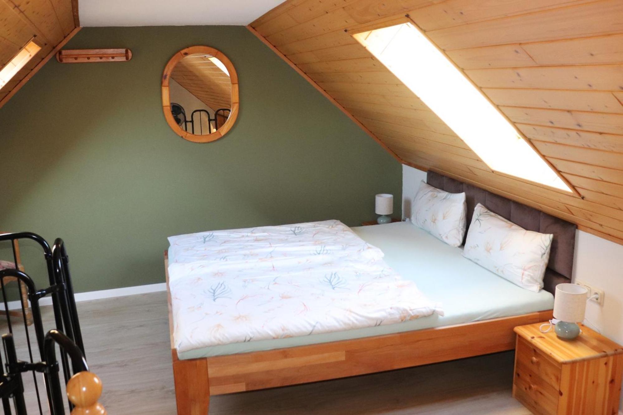 Ferienweingut & Gutsrestaurant Becker Apartment Burgen  ภายนอก รูปภาพ